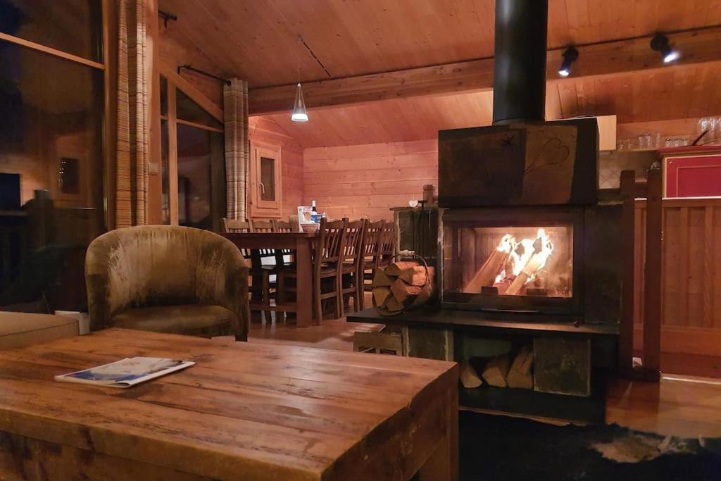 Cosy 4 Bedroom Chalet With Hot Tub Saint-Marcel  Exterior foto