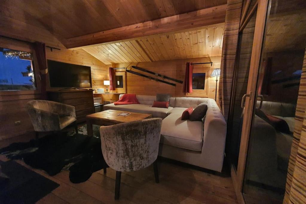 Cosy 4 Bedroom Chalet With Hot Tub Saint-Marcel  Exterior foto